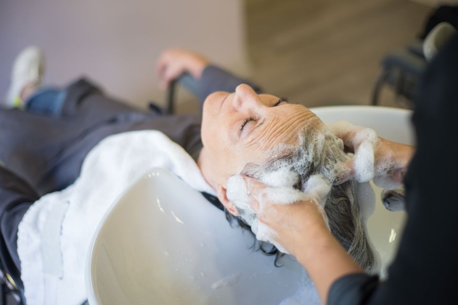 Preparando o Cabelo para o Uso do Shampoo Antirresíduo